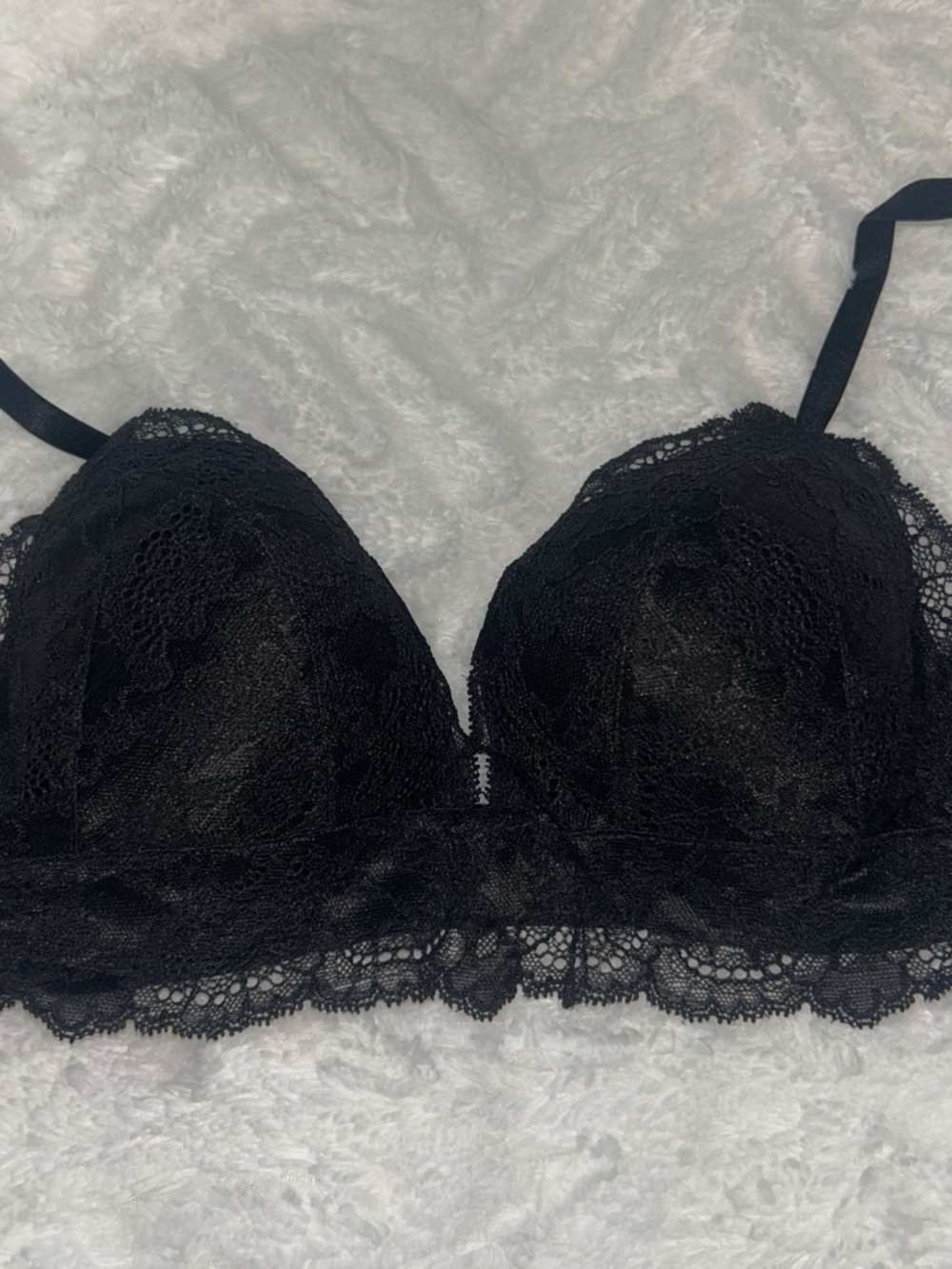 Elegant Lace Bralette in Black with Scalloped Hem